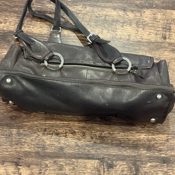 Brown Leather Messenger Bag with Distressed Finish and Detachable Strap - Picture 3 of 7